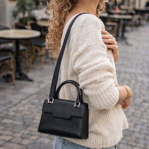 Authentic Bottega Veneta Black Leather Handbag Luxury Designer Bag Virtual COA